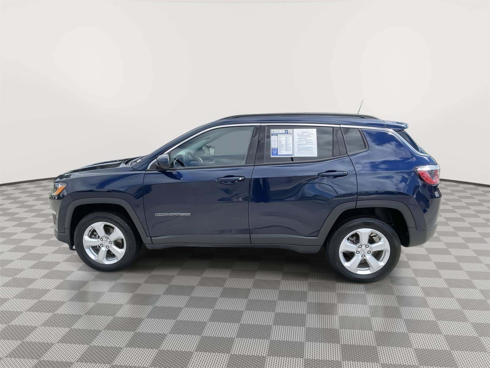 Used 2018 Jeep Compass Latitude w/ Safe & Security Group AWD/4WD image 11