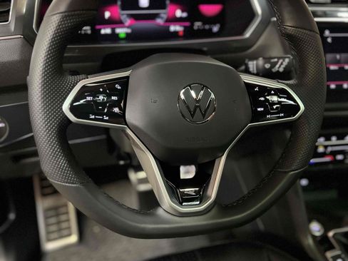 Used 2022 Volkswagen Tiguan SE R-Line FWD image 32