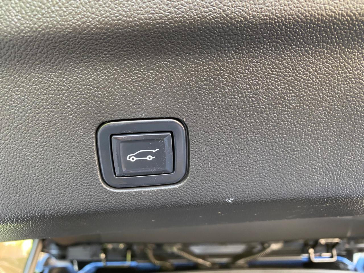 Used 2022 Chevrolet Tahoe LT RWD image 11