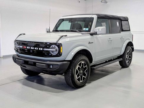 Used 2023 Ford Bronco Outer Banks AWD/4WD image 1