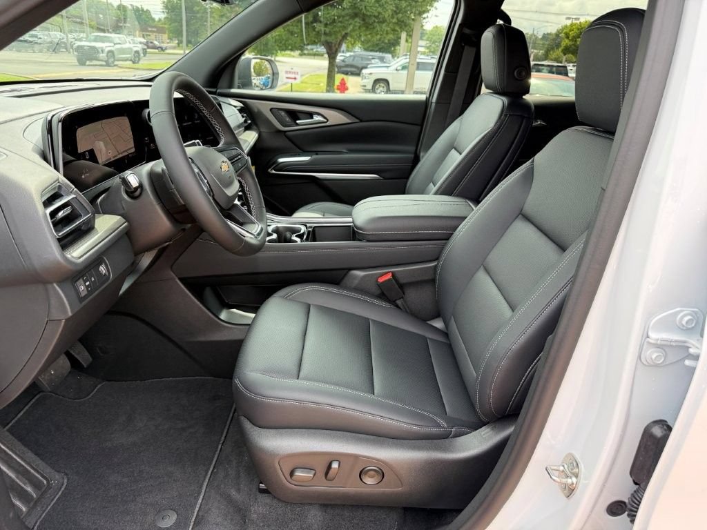 New 2027 Chevrolet Traverse LT w/ Driver Confidence Package FWD image 11