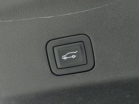 Used 2025 GMC Yukon Denali AWD/4WD image 34
