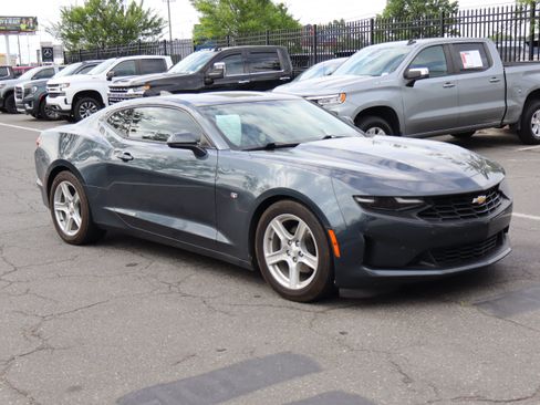 Used 2022 Chevrolet Camaro LT w/ Technology Package RWD image 2