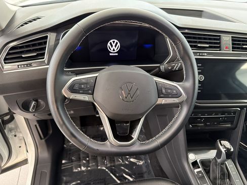 Certified 2024 Volkswagen Tiguan SE FWD image 25