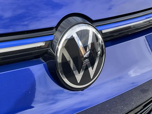 Used 2022 Volkswagen Golf R AWD/4WD image 6