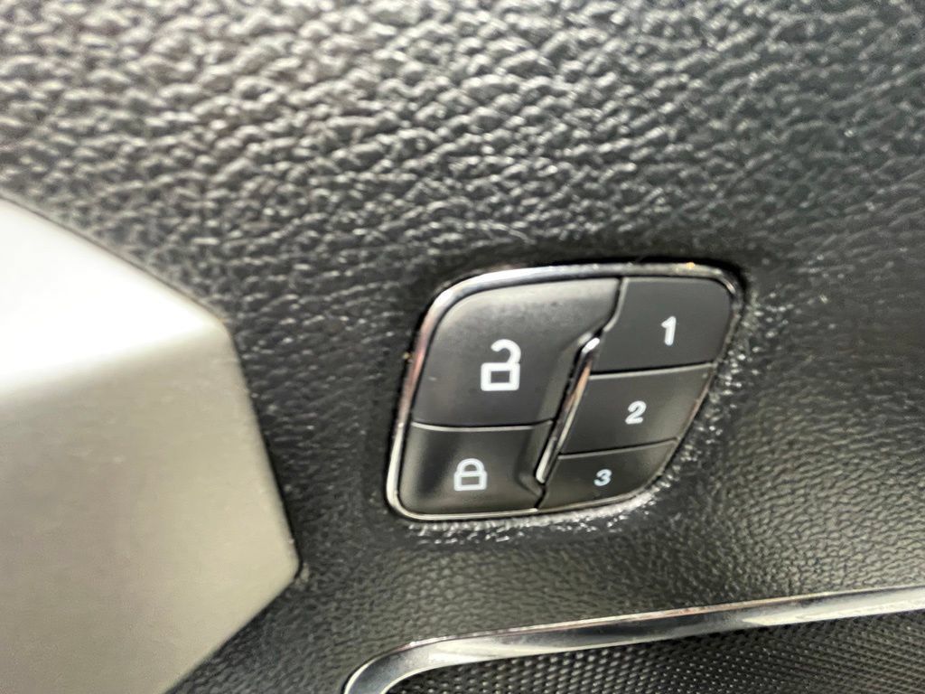 Used 2019 Ford F250 Lariat w/ Lariat Ultimate Package AWD/4WD image 17