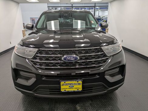 Used 2023 Ford Explorer XLT image 2
