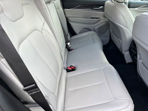 Used 2023 Jeep Grand Cherokee Overland image 15