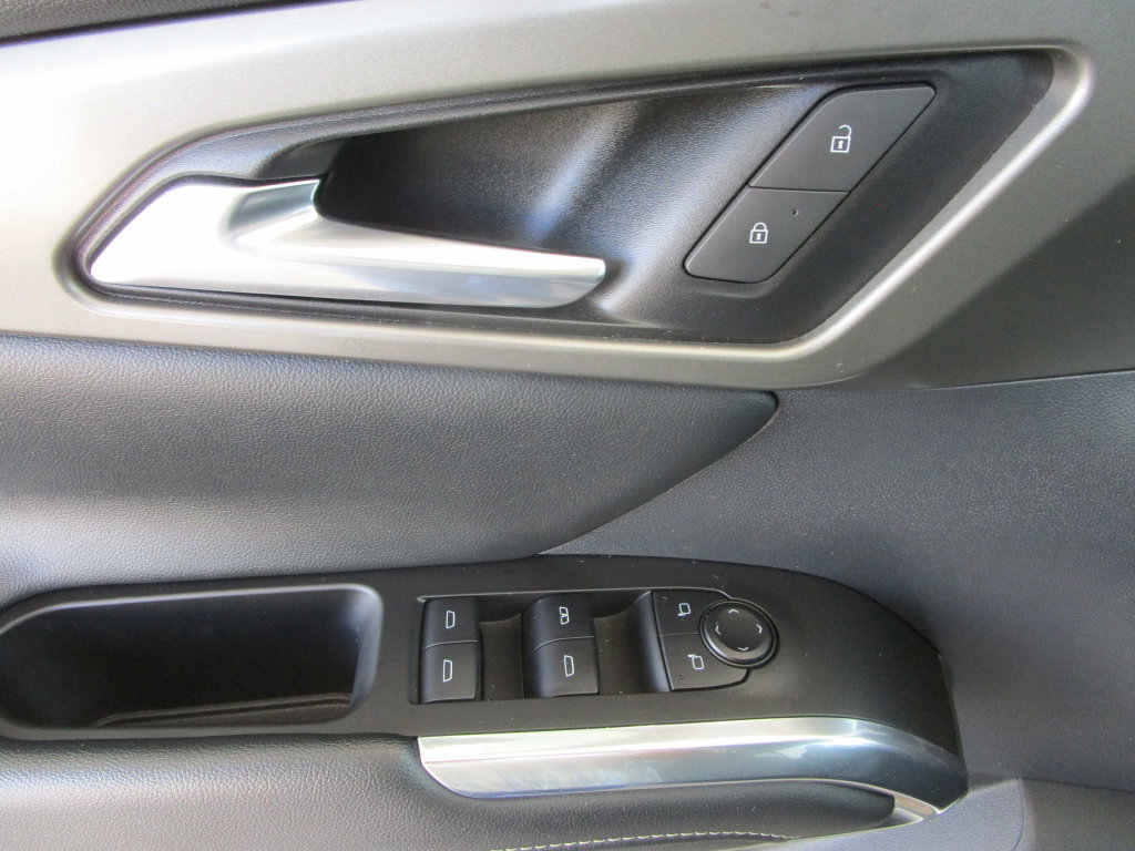 Used 2025 Chevrolet Traverse LT FWD image 22