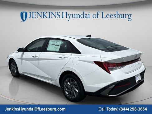 New 2026 Hyundai Elantra Hybrid FWD image 7