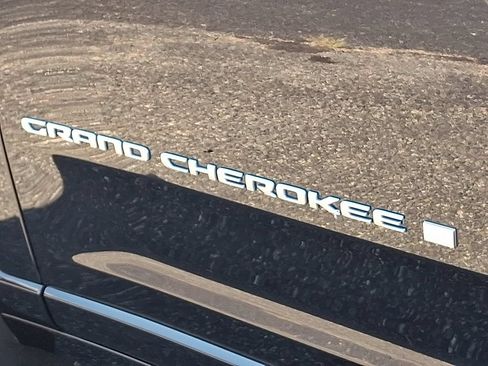 Used 2024 Jeep Grand Cherokee Overland w/ Advanced Protech Group III AWD/4WD image 32