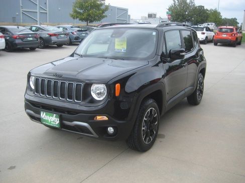 Used 2023 Jeep Renegade Latitude image 4