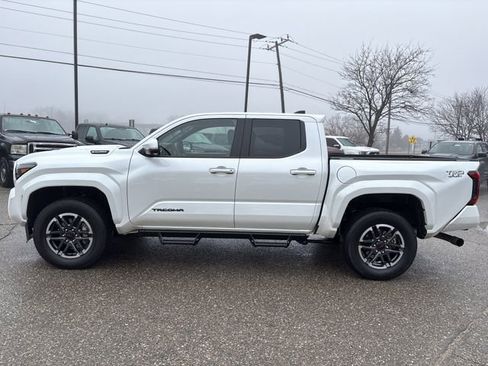 Used 2024 Toyota Tacoma TRD Sport w/ TRD Sport Premium Package image 8