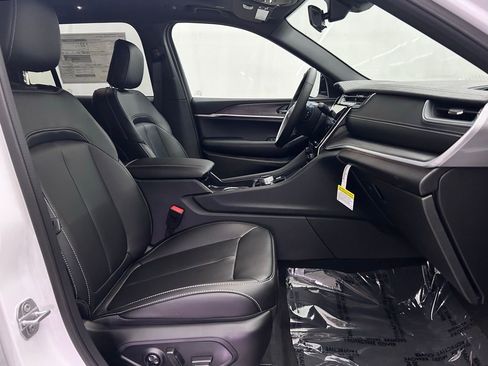 New 2025 Jeep Grand Cherokee Limited w/ Trailer Tow Package image 22