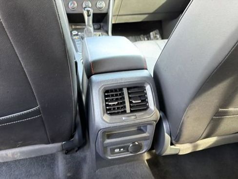 Used 2024 Volkswagen Tiguan SE FWD image 22