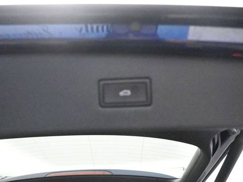 Used 2022 Volkswagen Tiguan SE image 9