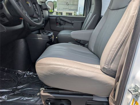 New 2026 Chevrolet Express 3500 LS w/ Chrome Appearance Package RWD image 11