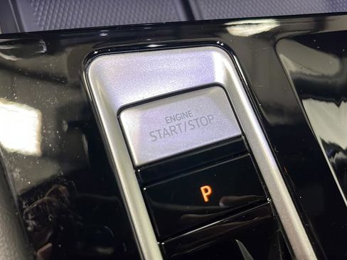 Used 2024 Volkswagen Atlas Cross Sport SEL R-Line image 22