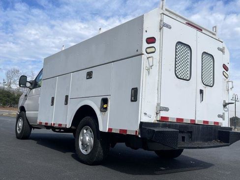 Used 2010 Ford E-350 and Econoline 350 Super Duty RWD image 4