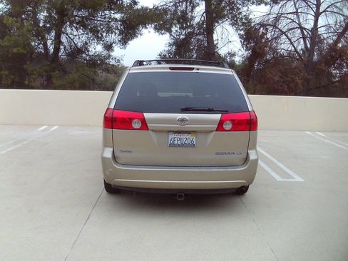 Used 2008 Toyota Sienna LE image 6
