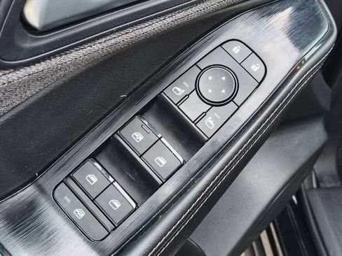 Used 2023 Nissan Rogue SV image 16