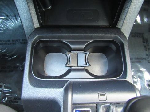 Used 2019 Toyota Tacoma TRD Sport image 43