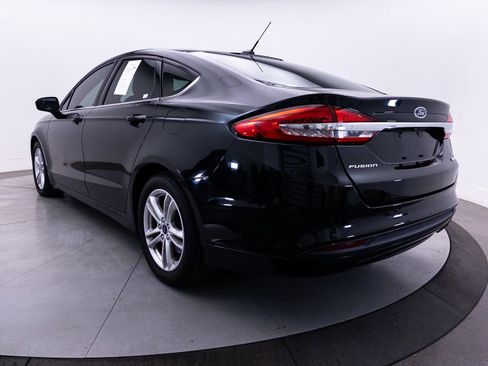 Used 2018 Ford Fusion SE w/ Fusion SE Technology Package FWD image 8