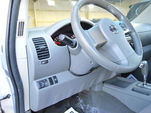 Used 2008 Nissan Frontier SE w/ SE Value Truck Pkg image 18