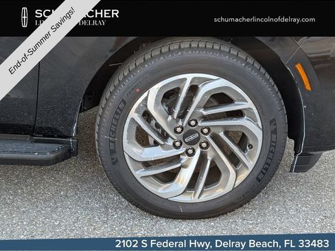 New 2026 Lincoln Navigator Premiere AWD/4WD image 9