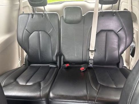 Used 2023 Chrysler Pacifica Touring-L FWD image 33