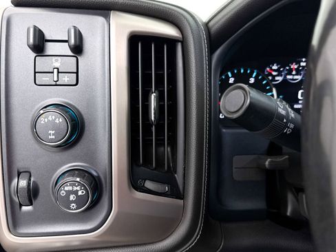Used 2018 GMC Sierra 2500 Denali w/ Duramax Plus Package AWD/4WD image 10