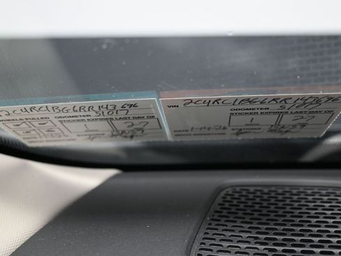 Used 2024 Chrysler Pacifica Touring-L image 10