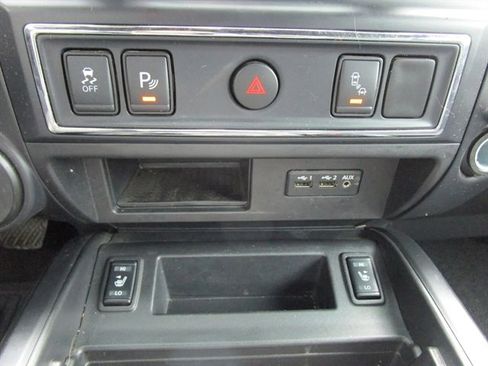 Used 2019 Nissan Titan SV w/ SV Convenience Package image 19