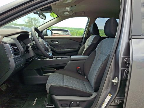 Used 2023 Nissan Rogue SV AWD/4WD image 13