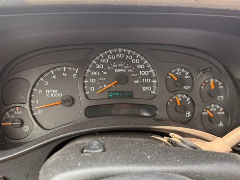 Used 2005 Chevrolet Silverado 2500 W/T RWD image 17