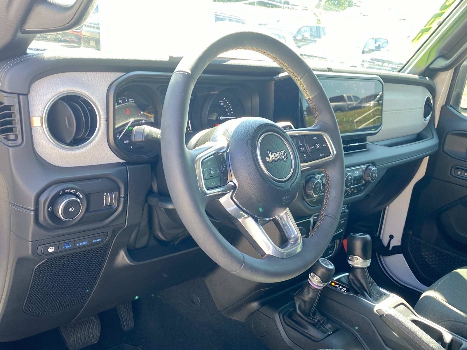 Used 2024 Jeep Wrangler Unlimited Sahara w/ Safety Group AWD/4WD image 22