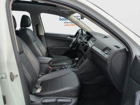 Used 2018 Volkswagen Tiguan SE AWD/4WD image 26