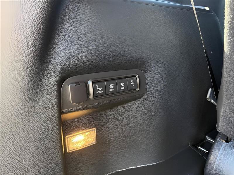 Used 2018 Ford Explorer Sport w/ Equipment Group 401A AWD/4WD image 38
