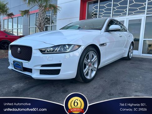 Used 2017 Jaguar XE Premium image 1
