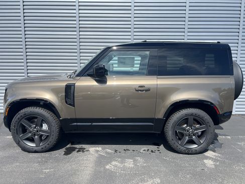 New 2025 Land Rover Defender 90 X-Dynamic SE image 2