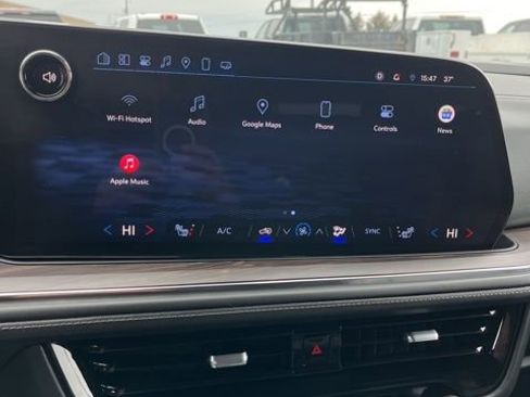 Used 2025 Chevrolet Suburban Z71 image 39