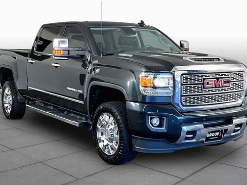 Used 2018 GMC Sierra 2500 Denali w/ Duramax Plus Package AWD/4WD image 3