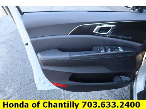 Used 2026 Kia Carnival SX w/ SX Dark Edition Package image 23