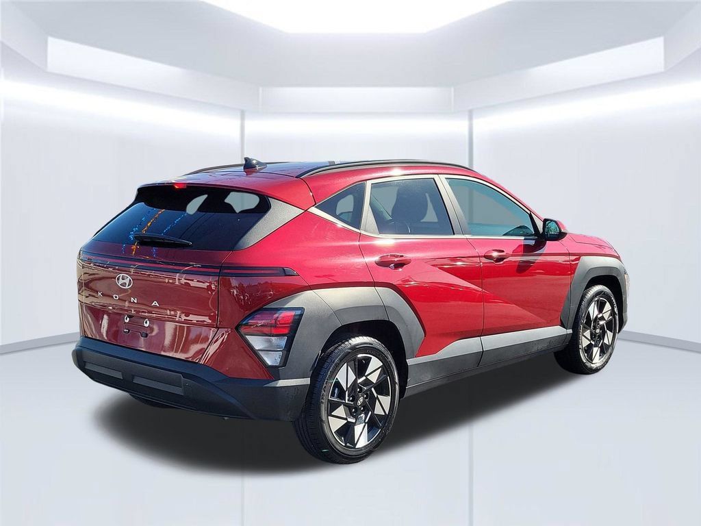 Used 2025 Hyundai Kona SEL FWD image 5