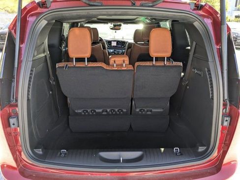 New 2026 Chrysler Pacifica Pinnacle image 12