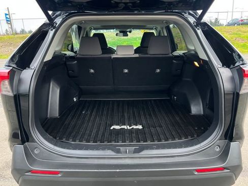 Used 2021 Toyota RAV4 XLE w/ Convenience Package image 15