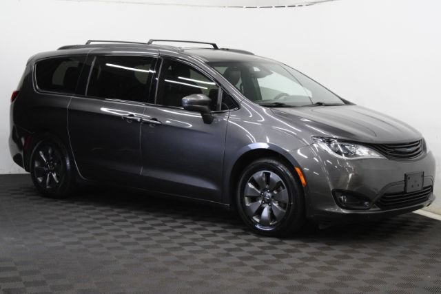Used 2019 Chrysler Pacifica Touring-L w/ S Appearance Package FWD image 1