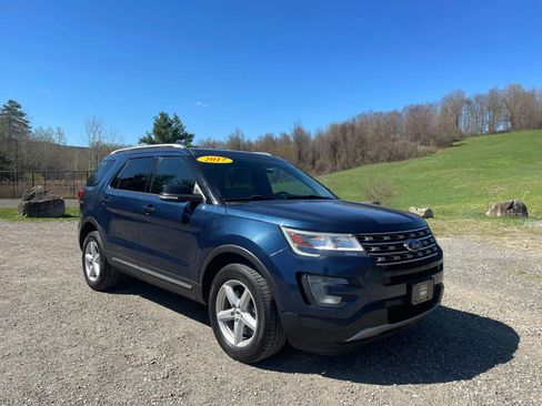 Used 2017 Ford Explorer XLT AWD/4WD image 33