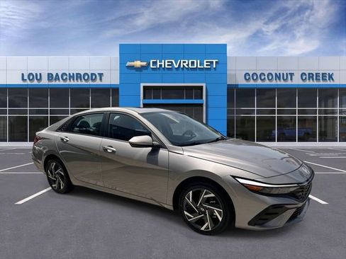 Used 2025 Hyundai Elantra SEL FWD image 2