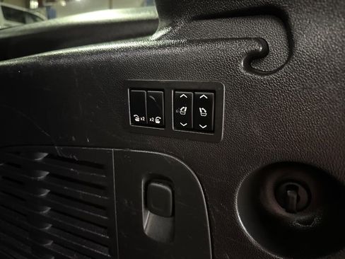 Used 2015 Chevrolet Suburban LTZ image 15